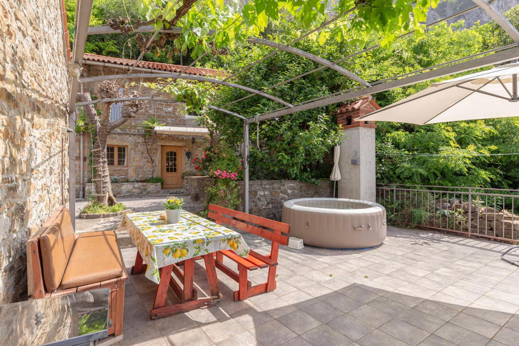 Under The Rock House In Osp With Hot Tubアパートメント エクステリア 写真