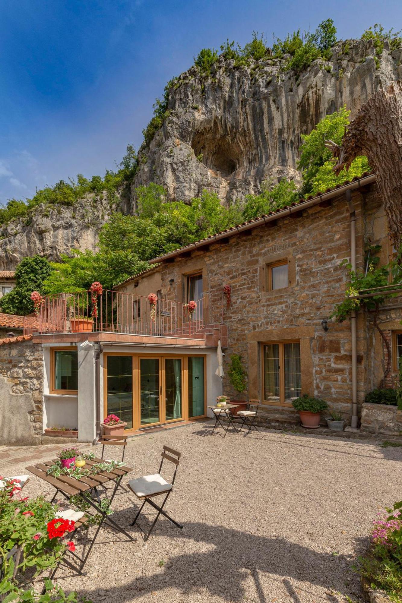 Under The Rock House In Osp With Hot Tubアパートメント エクステリア 写真